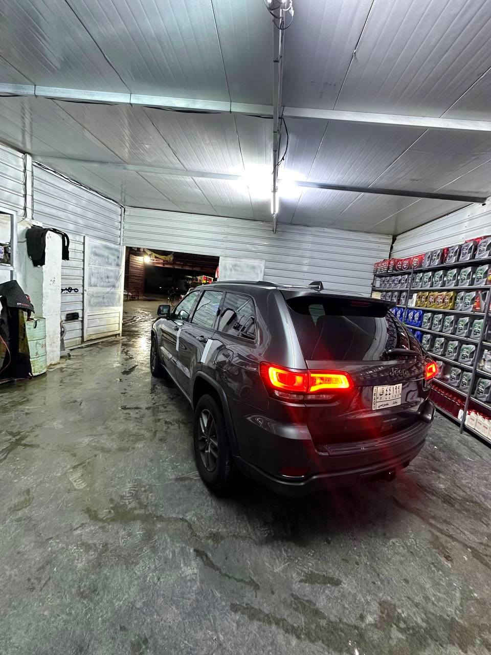 جيب كراند شيروكي العلامة الذهبية.
✅الموديل :2016 . (أمريكي )
✅المحرك : . V6. 3.6L . 
✅داخل اسود رقم بغداد بأسمي تحويل مباشر  
✅ماشية : 93 الف mi 

✅السيارة بنيد سرقة  + جاملغ الصدر صبغ وشويه من الباب الصدر  شبر او اقل  توحيد لون مع الجاملغ بدون ايرباك 
المواصفات :
✅بصمة ودخول ذكي وترحيب 
✅فتحة سقف سلايت 
✅ثلاثة أنظمة قيادة 
✅نظام ايكو 
✅ويل قياس 20 انج .
✅كير شفتر بالستيرن . 
✅كاميرا خلفية. 
✅شاشة كبيرة 10.1 أنج
✅المصابيح الأمامية زنون .
✅كشافات الضباب زنون . 
✅تشغيل عن بعد .
✅الصندوق الخلفيي كهربائي .
✅مقعد السائق كهربائي .
✅المقاعد الأمامية تدفئة .
✅حساسات خلفية . 
✅بلوتوث تلفون . 
✅محدد سرعة . 
✅نظام التشغيل والإطفاء الاوتوماتيكي .
✅المكان / بابل .
✅للتواصل : 
*********** 
***********
