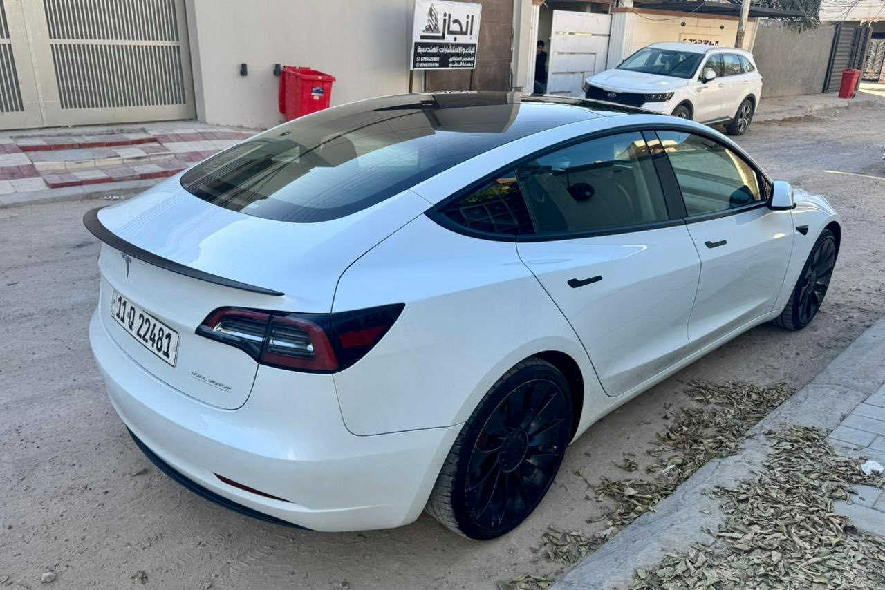 سلام عليكم
تيسلا مودل 3 بيرفورمانس لون ابيض اونلاين
نضيفه جداً السيارة
سنة الصنع : 2023
الضرر : جاملغ امامي وباب السايق بدون ايرباك بدون دواخل 
تبديل باب السائق وتصليح وصبغ الجاملغ الامامي وصبغ الباب الخلفي والجاملغ الخلفي للجماليه صور التصليح ورقم الشاصي بالمنشور 
 ســعــر 185
 الشحن الكامل 490 كيلو تقريباً 
عداد 35  الف ميل
 مرقم بغداد بأسمي 
مكان السيارة النجف
للاستفسار الاتصال: 
***********
