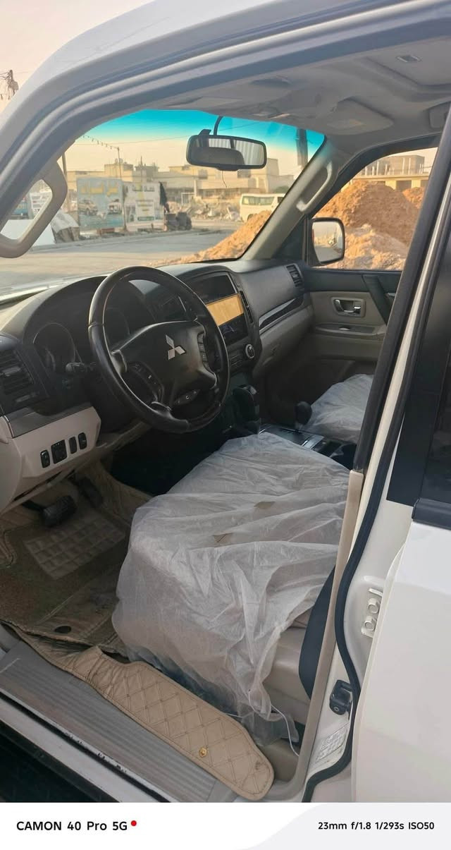 السلام عليكم للبيع باجيرو حبتور فول مواصفات موديل ٢٠١٠ السياره جديده كل نقص مابيهه ماشيه ١١٣ ع إيد وحده رقم بغداد الجديد ب اسمي تحويل ثاني يوم مكان السياره بغداد الدوره شارع ٦٠ 
السعر المطلوب ١٣٠ قفل 🔐 غير قابل لتفاوض السونار مرفق ويه المنشور 
***********
