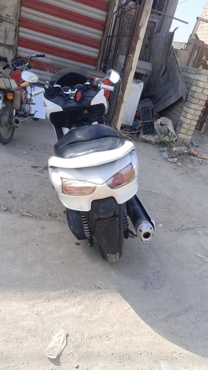 فورزه 010 للبيع مكفوله كفاله عامه محرك ما مفتوح شلعه ومعدل خير من الله دراجه ما متعوبه كلها شغاله الدراجه S7 
ومعروفه مواصفاتها المكان بابل المسيب حي المعلمين 
رقم *********** وبي واتساب السعر مليون و150 وبيها مجال بسيط حك الجيه
