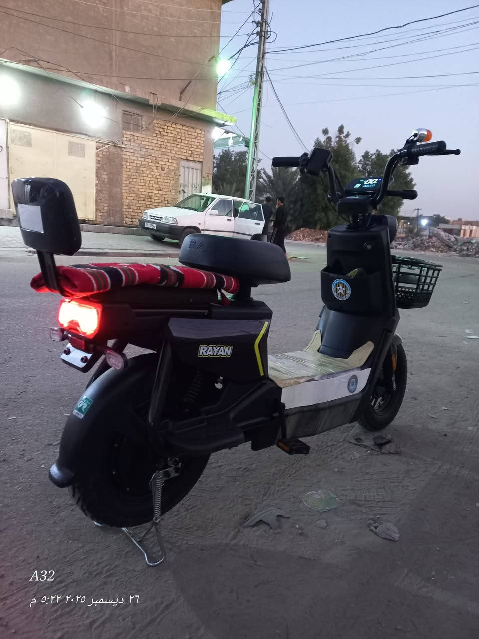 السلام عليكم دراجه شحن للبيع حجم 14جديده لون زيتوني تشغيل عن بعد السعر 325 مكان نجف حي المكرمه شراي اتصل ***********
