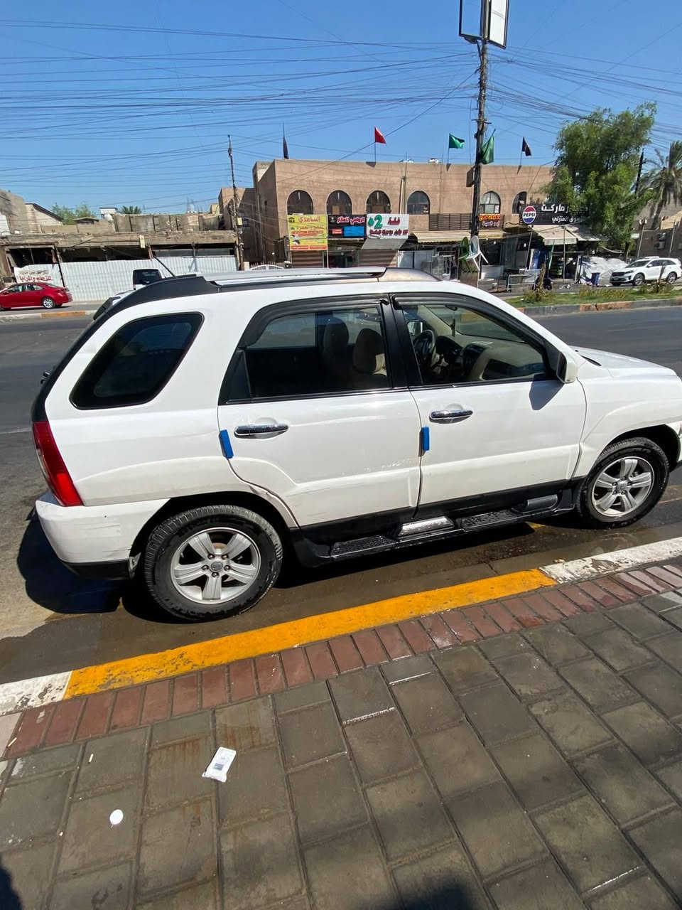 السلام عليكم اخوان كيا سبورتج ٢٠١٠ للبيع مكفوله كفاله عامه من الصبغ والضربه والتبديل فتحة تبريد ثلج حداديه جديده داخل بيجي رقم شمالي هزه وسنويه بعدهن ماصقطات تحويل ثاني يوم السعر ١١٨ وبيه مجال واي استفسار الاتصال على ***********
