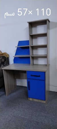للبيع ميز مكتب نضيف خشب HDF  قياس 110 * 57  المكان حي الجهاد واتساب 07...