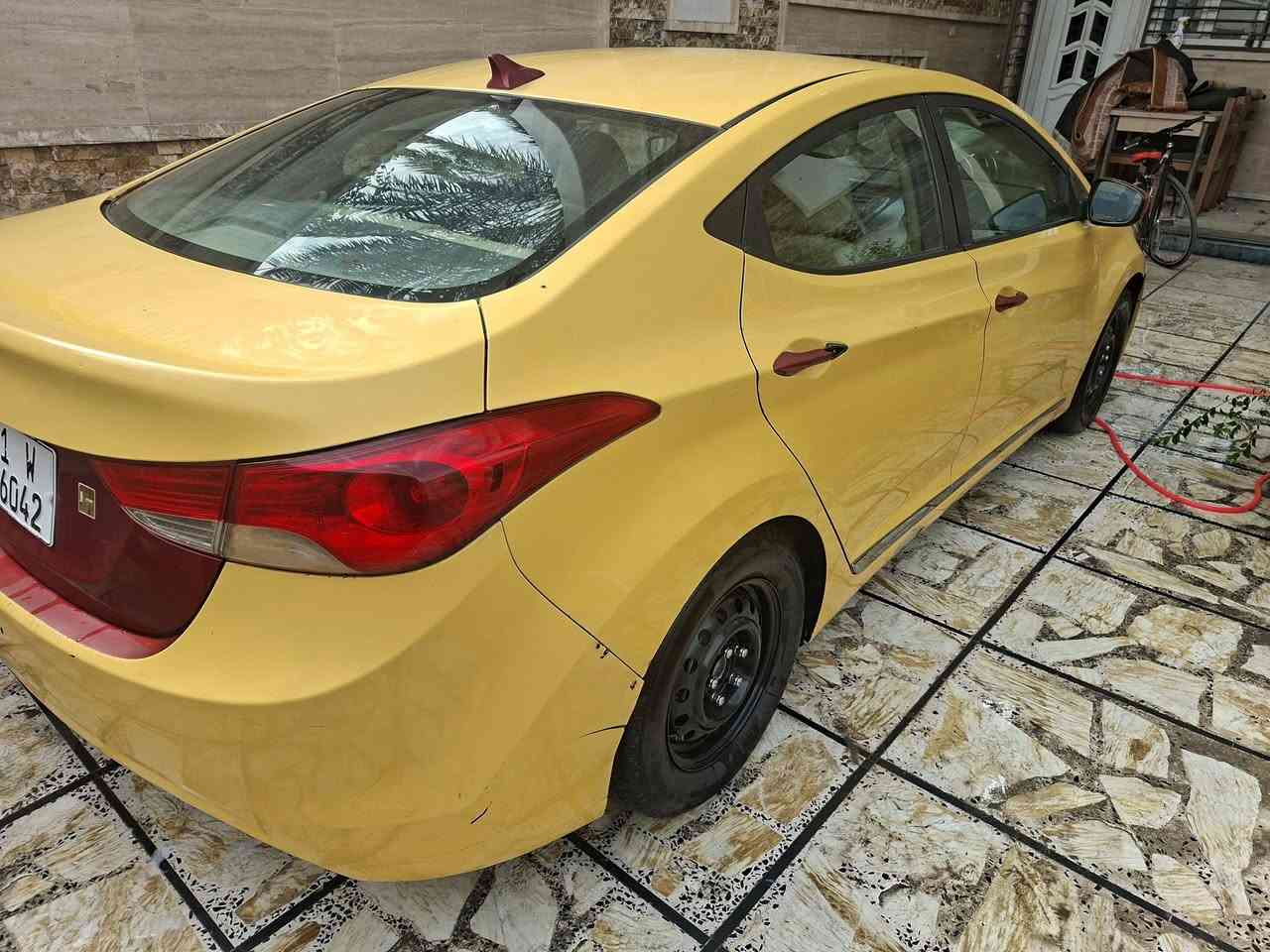 السلام عليكم النترا للبيع موديل 12
 حادثها جاملغ وبيها تصليح قليل بل لغد
 فقط مكينة كير تبريد مكفول
 بيها حالوبات تخم تاير جديد صدر امامي خلفي جديد
السعر ٨٥ وبيها مجال جدآ قليل
***********
