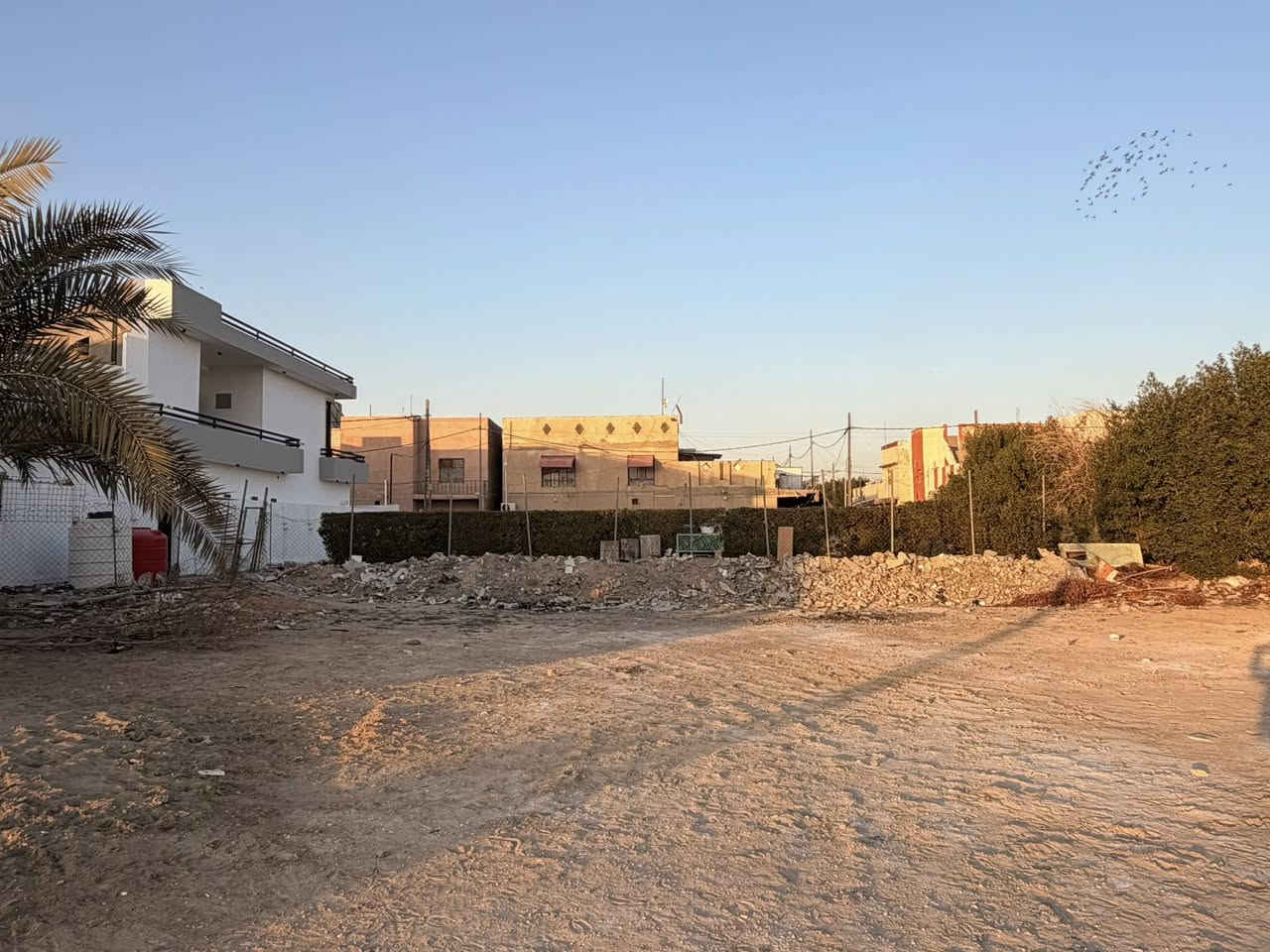 .🛑 دار سكني  للبيع 🛑 
المنطقة : حي العسكري الأول 🚩 
اقرب نقطه داله : خلف مدرسه الجمهوريه

المساحه :   300✅  15

التفاصيل : بناء قديم مقابيل ساحه

.............
للاستفسار
     مراجعة مكتب رسول الوزني للعقار  
الديوانية . حي الحضارة قرب اسواق طيبة
 للمعلومات ولمزيد من التفاصيل ⬇️
       مراسلة الصفحة  
      ارقام الاتصال 
***********
