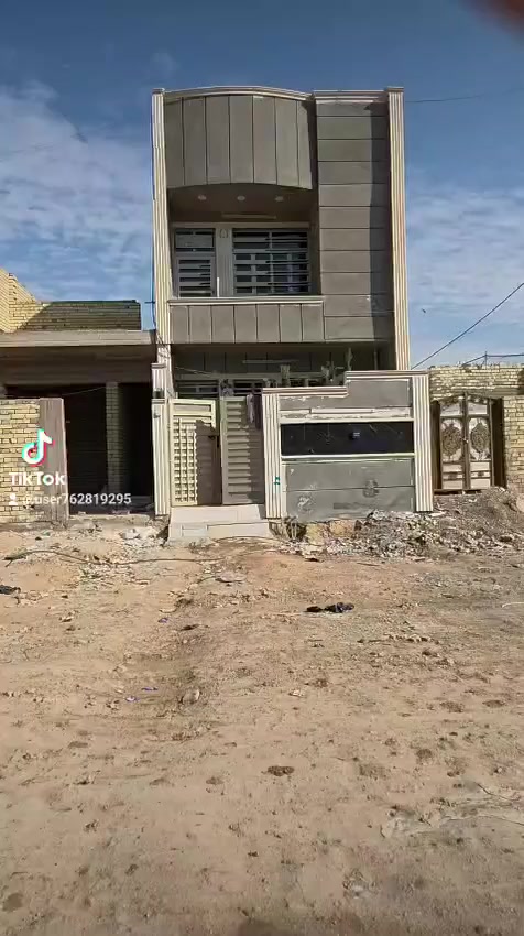 سلام عليكم بيت ٧٠ متر طابقين زراعي 

كامل مكمل مابي اي نقص فول بناء جديد 
عنوان بغداد بلديات ضباط ثانيه كامل خدمات
تبليط وواصل شراي يتصل ويدلل ما متواجد فيس 
***********
