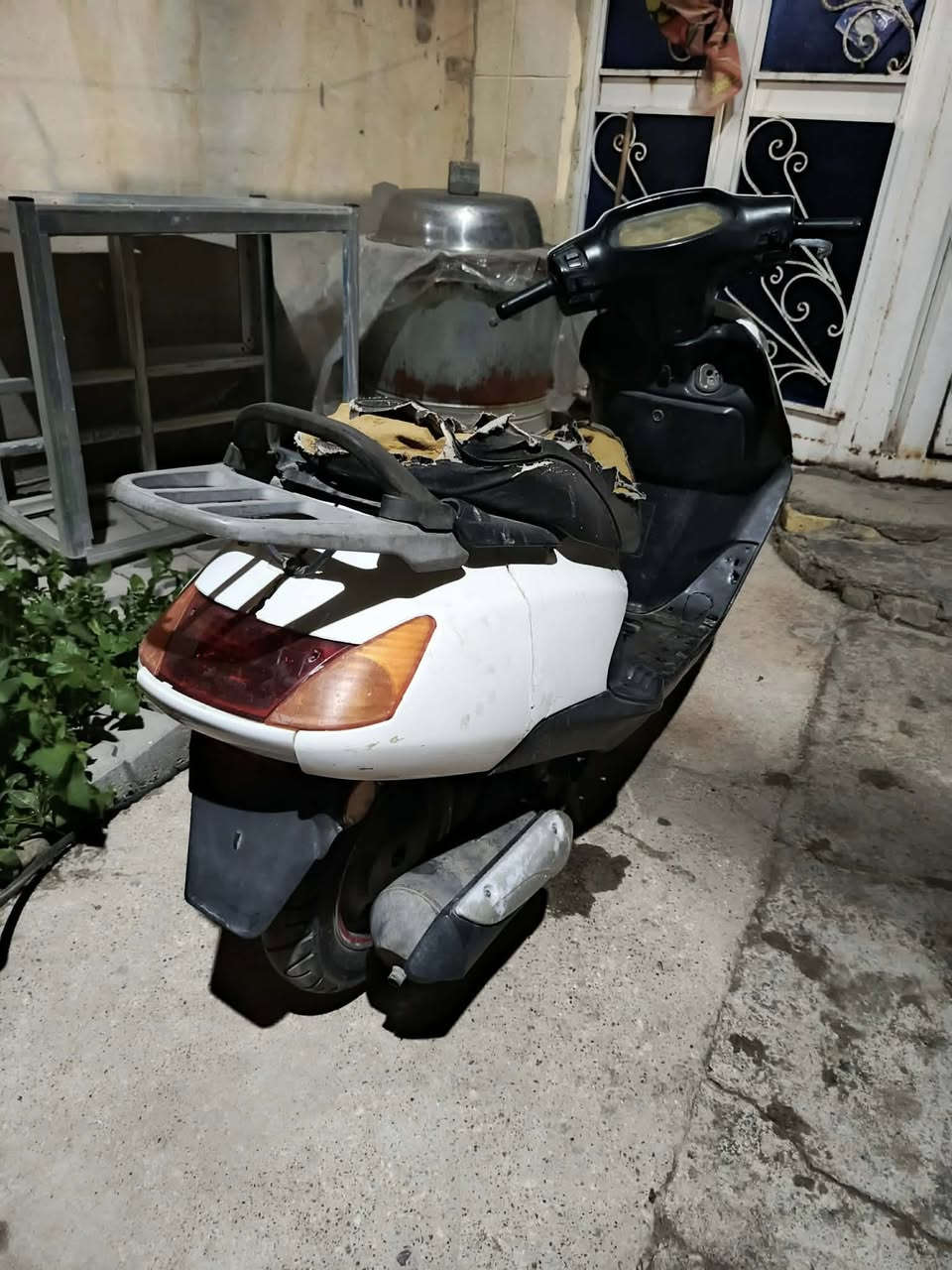 سلام عليكم سبيسي ماليزه البيع دراجه  كله شغاله تخم تاير كابريتر جديده تشتغل من اول هندر (ابيع كوم حديد) سعره175وبيه مجال قليل مكان كوت داموك رقم موبايل***********
