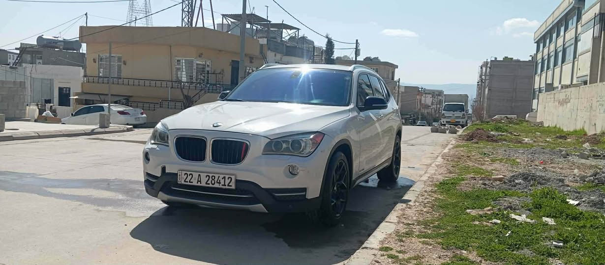 BMW  X1 بۆ فرۆشتن مۆدێل 2013 یە  سەیارەکە کلینە بێ دەعم و لێدراوی  قەترە بۆیاخی نیە سڵایت گەورە و پانۆڕاما   گێڕ و مەکینە و کارەبایات بە شەرت  سەیارەکە 6 بستۆنی مەکینە بەنزینە لە ساردی کەمێک سەوتی دیجیتاڵی هەیە و بەس لە گەرم بونا نامێنێت  هەموی  بە شەرت تایە و ڕۆنی تازەیە 
سەنەوی هەتا 2030 تازەیە 
بە شەرتی تەحویل و خرامە
سەیارەی مەعرەز نیە و هی ماڵ و دەستی خۆمانە 
سەیارەکە لە سلێمانیە 
نرخ / 105 گەڵا و کەمێک معامەلە 
ژ.م / *********** السليمانية, العراق

