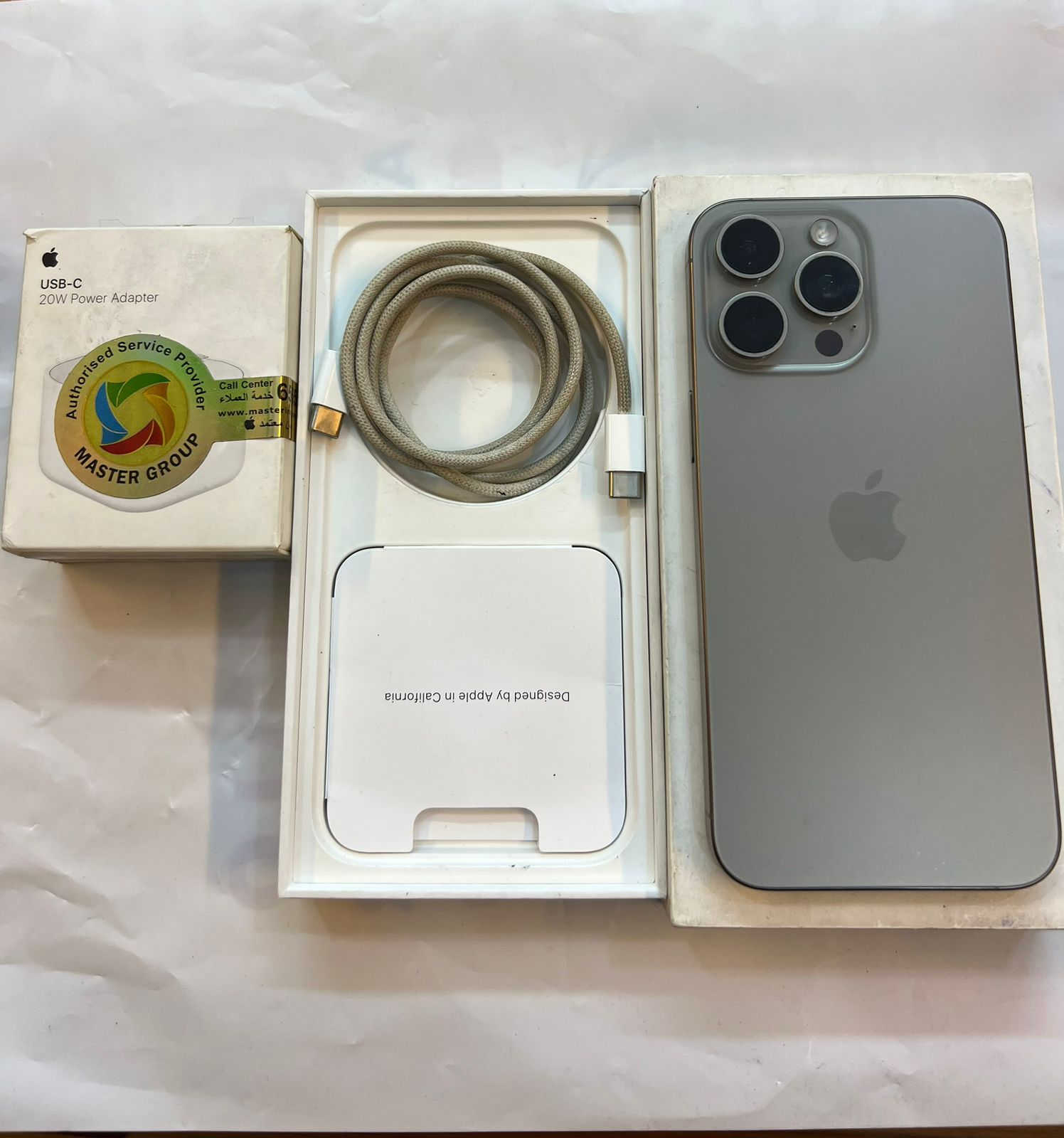 ايفون 15 برو ماكس 256 ذاكرة 
بطارية 87‎%‎‎
نضافة 100‎%‎
كامل ملحقات الاصلية اصلي شركة ماستر 
ضمان شرط الفحص 
استخدام قليل
السعر مناسب
***********
العنوان القطاع شارع السوك مجاور عوينات الكرار 
مركز الشمس
