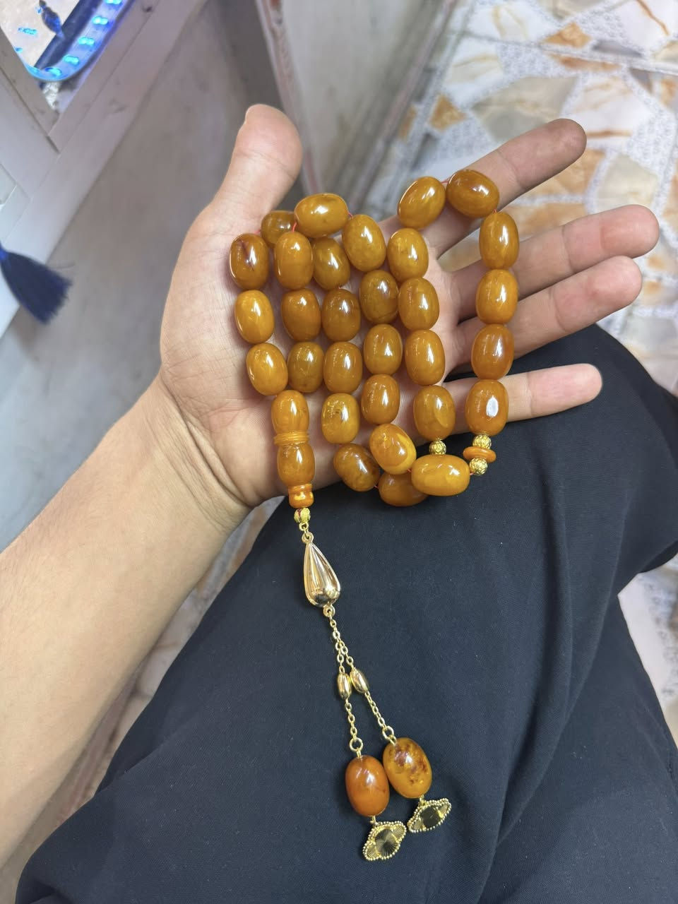 تحفه من كهرب بولوني حر الطبيعي معرض الحراره الوزن ٧٤ غرام  يوجد توصيل ***********
