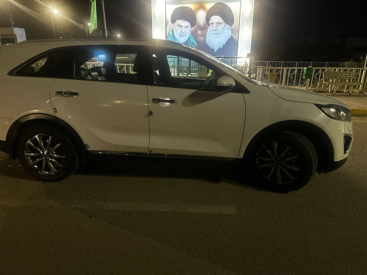 سورنتو البيع خليجي موديل 16رقم بغداد مكفولة كفالة عامه مكينه 6 ماشيه 110 سياره نضيفه ما طالعين بيه قليل السعر 215وبيه مجال الاستفسار اتصل على الرقم***********
