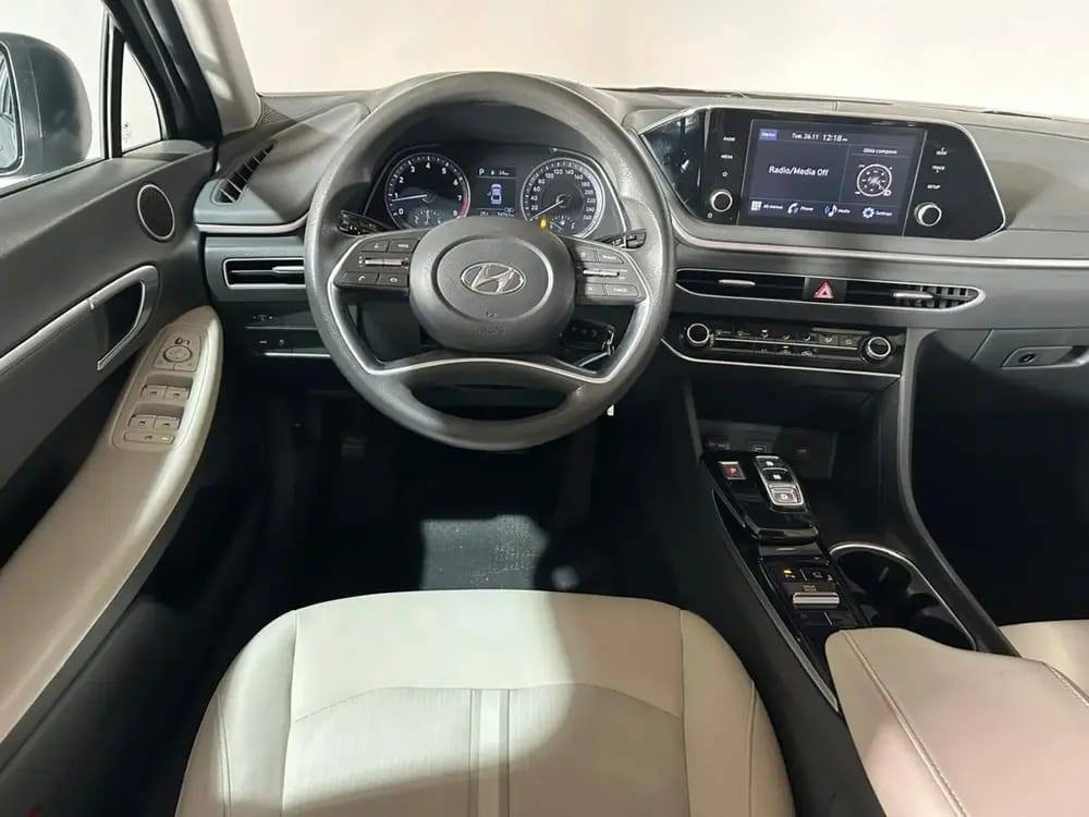 هيونداي سوناتا (2022) هايبرد🩶🔥
🚘 محرك 2000 سي سي

📏 الممشى 85 ألف كيلو متر
🅿️ أوتو هولد
🤖 قيادة ذاتية
🛣️ تحديد مسار مع قفل الستيرن
❄️ تبريد ثلج كهربائي
🎛️ كير دكمة
🔌 منفذين USB شحن سريع
📹 كاميرا دشبول تسجيل الطريق
🎮 تحكمات ستيرن
📺 شاشة عرض
🌬️ تبريد قطعتين
🔑 بصمة تشغيل
✨ ترحيب ذكي
🔁 إشارات بالمرايا
🚨 نقطة عمياء
🪑 كشنات جلد بيجي
⚙️ 4 وضعيات قيادة
📡 رادارات جانبي وأمامي وخلفي
🛑 حساسات من جميع الجوانب
🧳 جنطة بصمة
📄 سنوية جديدة باسمي تحويل سريع
🛠️ كير ومكينة مكفولات
🎨 الضرر بنيد خفيف مصبوغ وجاملغ وباب غير مبدل بدون شاصي ولا دواخل

📮 السـعـر ✅ ١٦٠  📩

مكان تواجد السيارة: بغداد
رقم صاحب السيارة: ***********
الصفحة مكلف بالنشر
