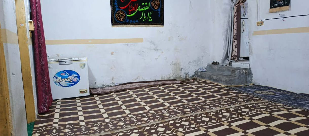 بيت للبيع مساحته 150صب كونكريت طابو صرف سند 25 ثلاث غرف نوم وهول واستقبال طارمه وحديقه عنوان  شارع لامام علي يبيعد عن الشارع العام 100متر للاستفسار اتصال على الرقم (***********).
