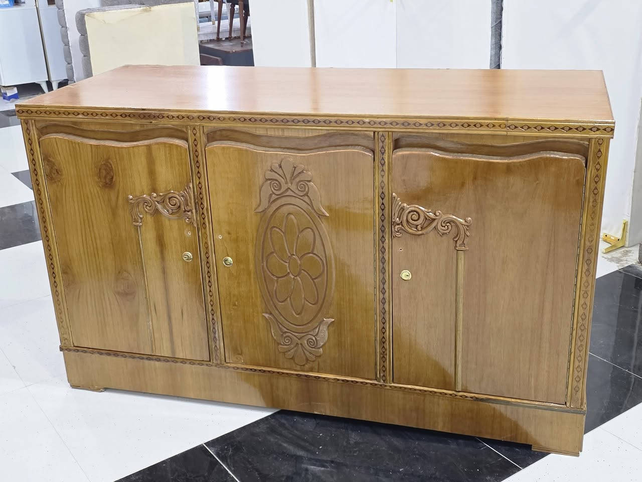 👈معرض ابو فواز للاثاث المنزلي الجمله والمفرد👉

وصول وجبه جديد من البوفيات شغل عراقي احطاطه شغل درجه اولى متوفر قياس متر ونص قياس مترين قياس مترين ونص بسعر مناسب 🌹🌹🌹

#ملاحضه_متوفر_جمله_لصحاب_المحلات 

 العنوان تكريت شارع الزهور مقابل كليه تربيه البنات مجاور الناصر مول الاستفسار والاتصال بل ***********
***********اتصال
***********واتساب فقط
