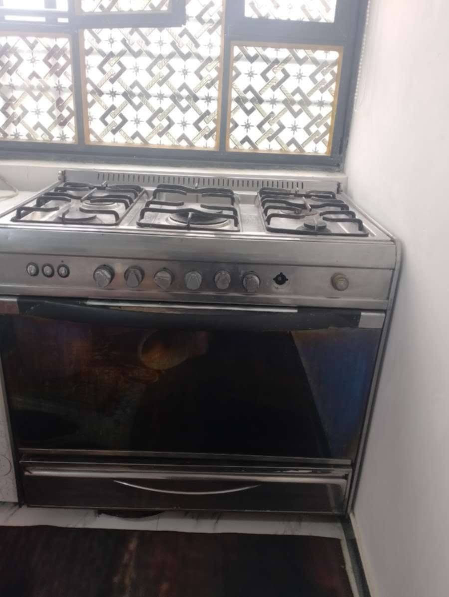 سلام عليكم طباخ مصري درجه اولى نضيف كلش ماداخل تصليح نار زركه شرط الفحص ونضافه كدام عينك شراي خاص وبخدمتك ***********

