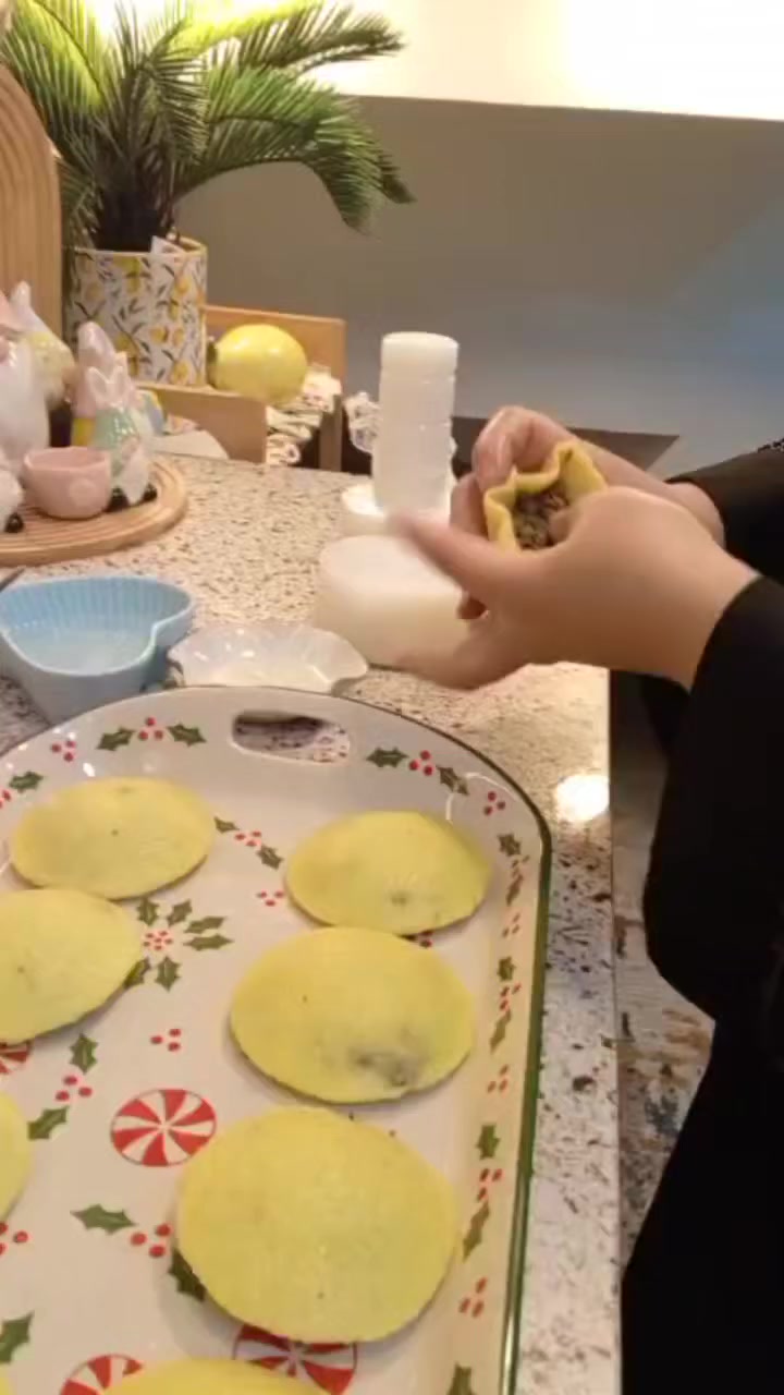 تعبتِ من لفّ الكبة وإيدج تتأذى؟ 😩
الحل وصل!

جبنالكم قالب الكبة العاج الأصلي 👍
✔️ آمن غذائياً
✔️ سهل الاستخدام ويوفّر الوقت
✔️ يطلع الكبة شكلها مرتب ومتساوي

الوزن: 600 غرام

📦 التوصيل متوفر
💰 الدفع عند الاستلام وضمان الرجوع بيد المندوب إذا ما عجبك المنتج

للحجز والاستفسار واتساب:
📱 ***********

لا تفوّتين الفرصة وخلي تحضير الكبة أسهل وأسرع 😎

#العراق #طبخ_عراقي  #قالب_كبة #ادوات_مطبخ #تسوق_العراق #نساء_العراق
