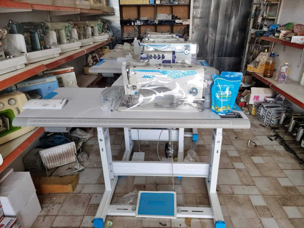 ورشة العبيدي لبيع وتصليح مكائن الخياطة الصناعية و المنزلية و مكائن خياطة الأكياس وبيع كافة ادواتها الاحتياطية البيع جملة ومفرد متوفر توصيل لكل محافظات العراق العنوان موصل ايسر شارع الكوير قبل كراج الكوير 
***********
