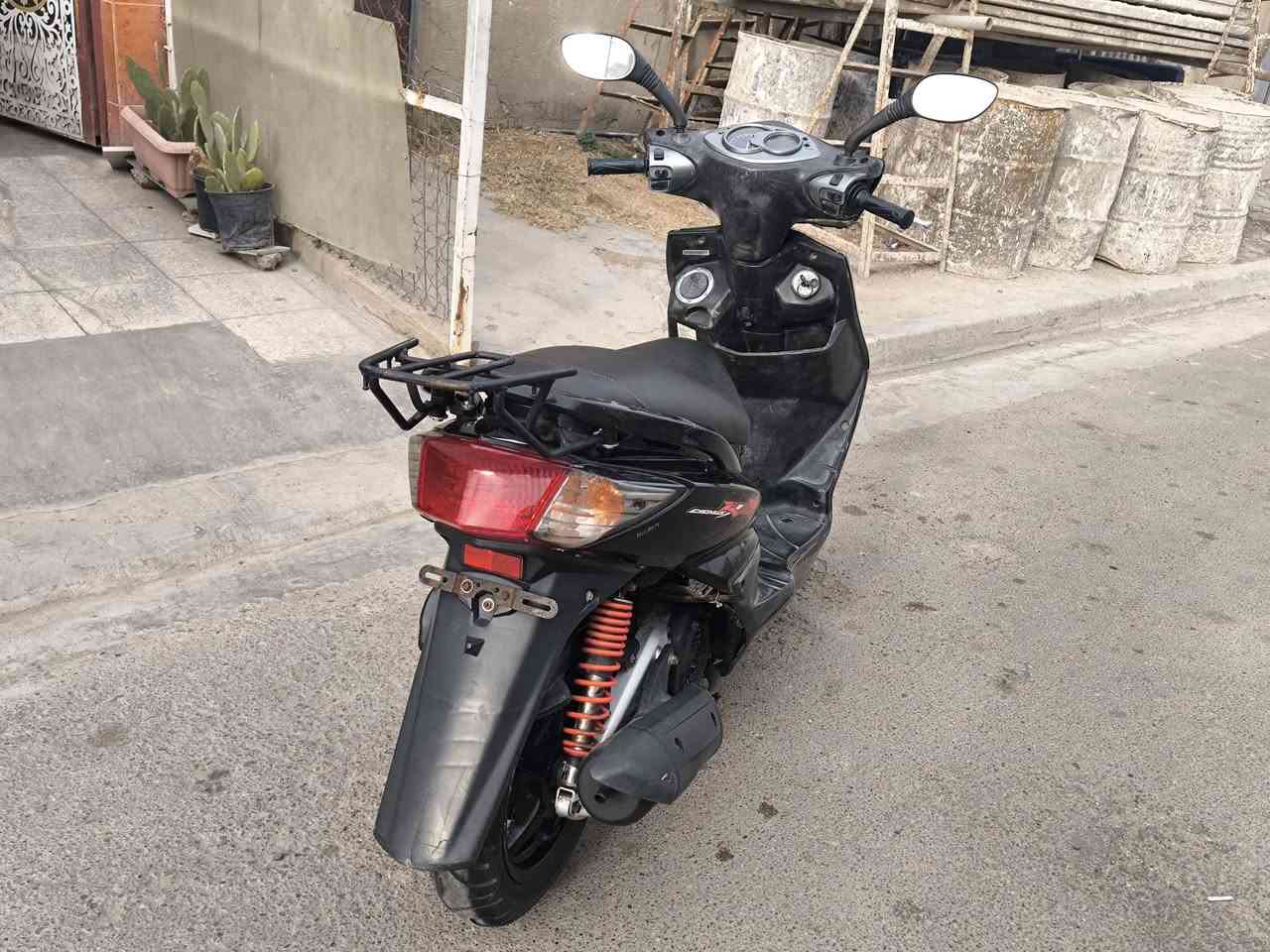 السلام عليكم دراجه سنكس ١٤٠ كابريتر نظيفه كهربائيات كله شغاله ختم واحد مره وحده مبدل ولفات فقط لا غير مكاني بغداد حي العامل السعر ٦٥٠ للاتصال
***********
