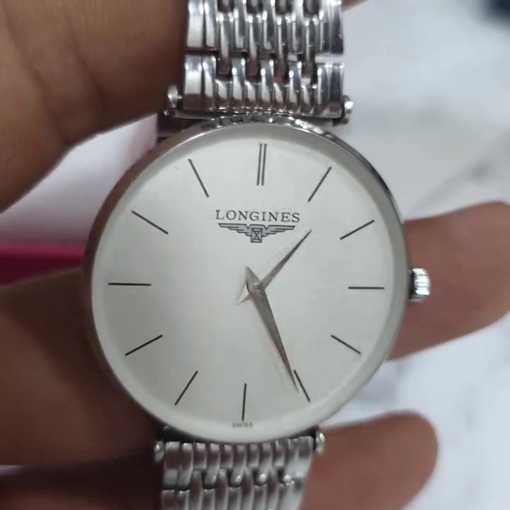 لونجين longines 
اصدار لاغراندي 
بالكامل بلادي 
ماستر كوالتي 
قطر ٣٧ 
مختمه ومعلمه كامله 
مينا ابيض تشطيب خفيف 
نظام ميلين


**إذا كنت صاحب هذا الإعلان وتريد حذفه لأي سبب، رجاءا أرسل رسالة إلى الدعم الفني**