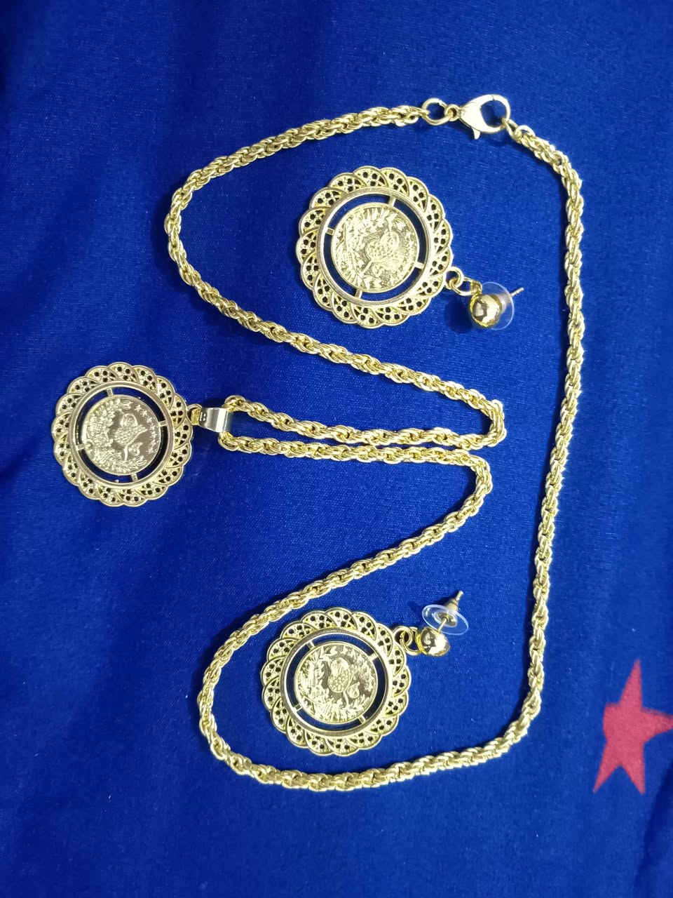 سيت قلاده وتراجي ليره تركيه طلاء ذهبي ثابت و سلسله  برم متينه جدا اللمعه تجنن سعره 15 فقط


**إذا كنت صاحب هذا الإعلان وتريد حذفه لأي سبب، رجاءا أرسل رسالة إلى الدعم الفني**