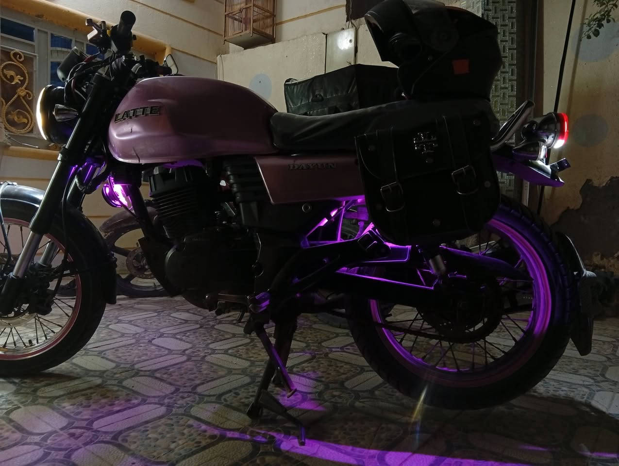 سلام عليكم وتحيه طيبه
دراجه للبيع دايوان LATTE🩷

اوراق اصولي اصولي موديل 2020 دراجه مامتعوبه ابد وع ايد وحده مابيها نقص بريكات بالمكان تياىات جدد  كلها نضيفه عليها منضومه زنون مكاني بابل المسيب متواجد بعد الفطور وبخدمتكم شرفونا  ***********
سعرها مليون و100بيها مجال
