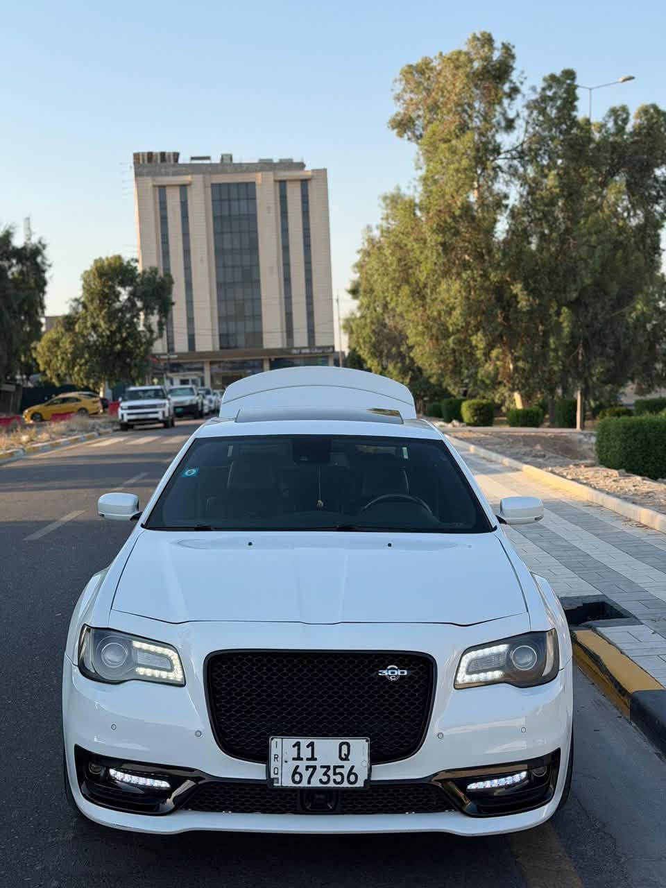 السلام عليكم
Chrysler 300s 5.7 V8
موديل 2022
23,000 mi ماشية 
المواصفات فول فول 
رادار امامي 
تحديد مسار
رادارات نقط عمياء 
حساسات امامية خلفية 
سقف بانوراما 
مرايات جانبية قلابة
برده خلفية بلادية
كشنات جلد تدفئة وتبريد 
كشنات كهرباء ميموري
نظام الصوت الپاين 
اكزوز رياضي بلادي 

بدون ايرباَك 
بيها صبغ دعامية امامية 
 وبداية الجاملغ الامامي شي جدا جدا قليل 
وحافه الجاملغ الخلفي التصير ويه الدعاميه شغله اصبعيين صبغ حتى يعتبر حاله حال التكحيل
راسلني ادزلك صور الحادث 
موقع السياره بغداد اليرموك 
***********
السعر 330$

