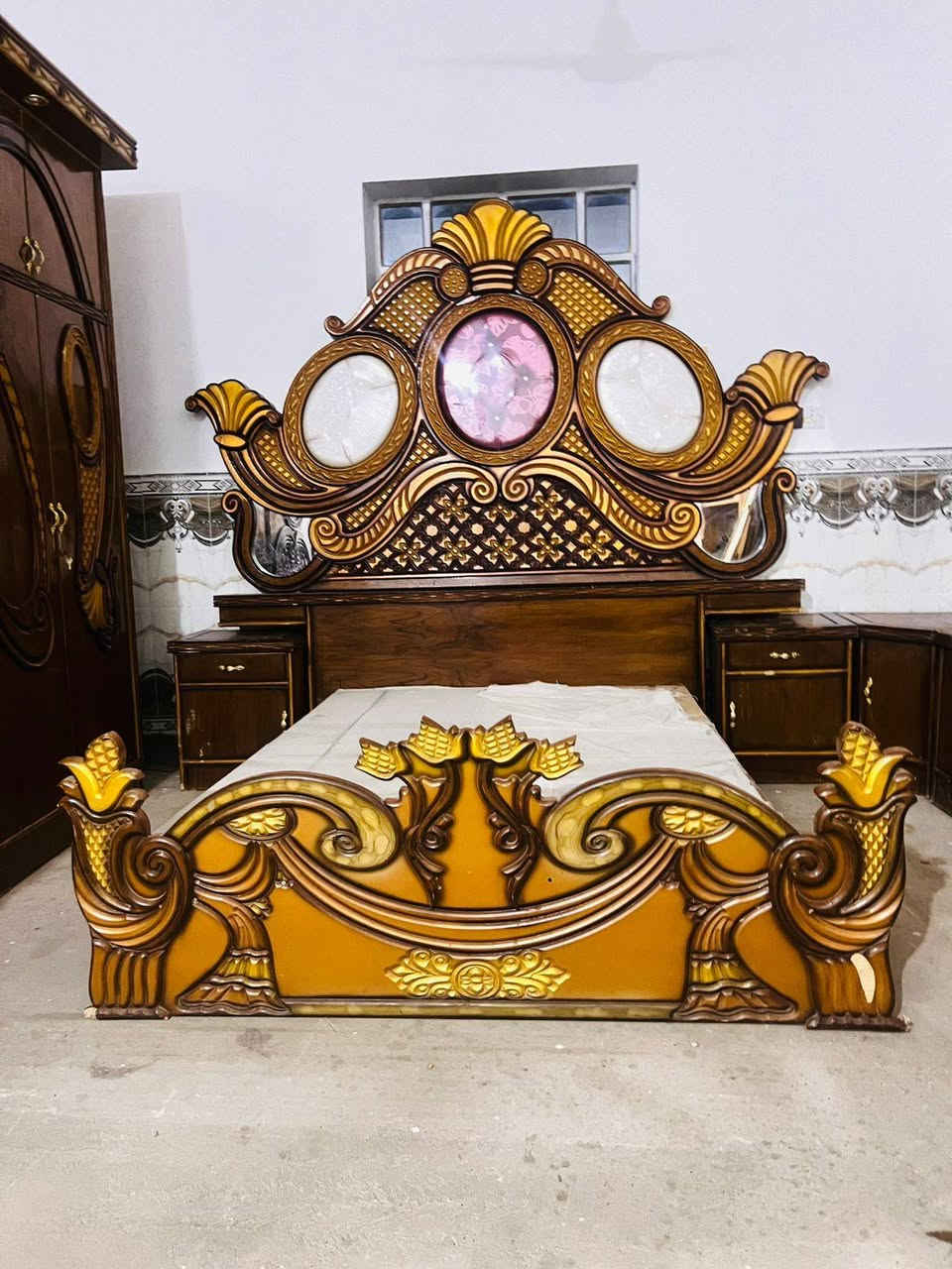 السلام عليكم يوجد غرفه توج صاج عراقي نضيفة فول السعر 800 العنوان الرمانه البوعبيد للتواصل على الرقم ***********
