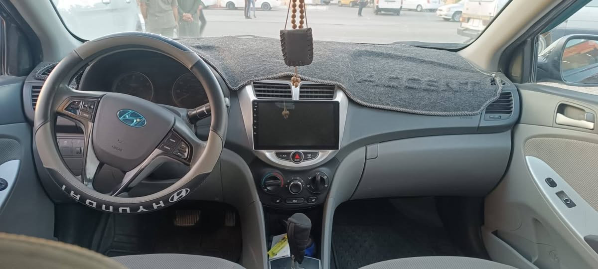 اسكنت موديل ١٣بيها اربع قطع رقم سليمانيه مكان السياره ديالى شهربان السعر جداً مناسب 
***********
