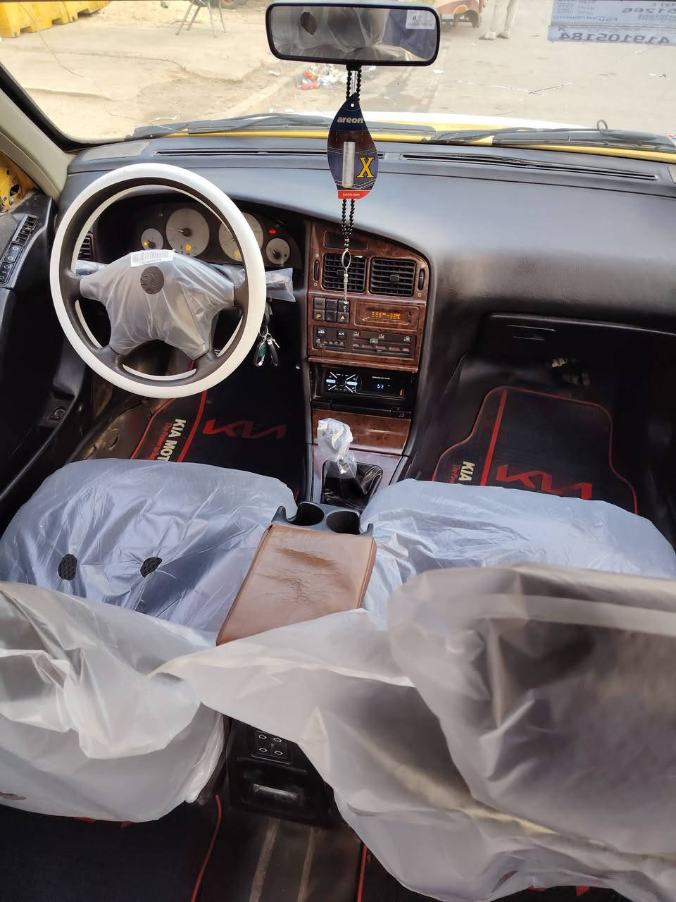 السلام عليكم
بيجو بارص  موديل 13 ، مكينة گير خير من اللّه تبريد شغال ، صدر امامي خلفي نظيف ، تخم تاير جديد باتري جديد ، هيئة وغرامات مصفرة ، السعر 34 مكاني بغداد حي العامل  ***********
