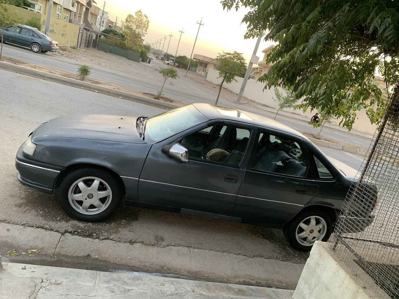 السلام علیکم براکانم ئەم ڤیکترایەمان هەیە بۆ فرۆشتن مۆدێل١٩٩٤ سەیارەیەکە هەتا بڵێی بێ مەسروفەو هەتا ئێستەش زۆر باش ماوەتەوە مەکینە ١٨یە سلایدە ئۆتۆماتیکە فول مواسەفاتە تەقەو ڕەقە بە شەرت مەکینە بە شەرت لایتەکانی عەدەسەیە ماشالله سەیارەکە بە قوەتە  دینار مەسرەفی تیا نیە چوار تایەو ویلی تازەی لەسەرە بێ کێشەیە هەموو گیانی بە شەرت  ژ.م ***********  شوێن هەولێر بنەسڵاوە ، مکان اربیل بنەسلاوە. سعر ٥٠ وەرەقەو مەعامەلەیەکەی برایانە
