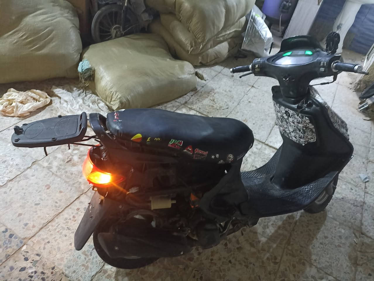 السلام عليكم دراجه فراشه فحل كهربائيات كلها شغاله سلف هندر مفتوحه سعرها 280 وبيها مجال بسيط مكاني نجف ميلاد للاستفسار الاتصال على الرقم وتساب ***********

