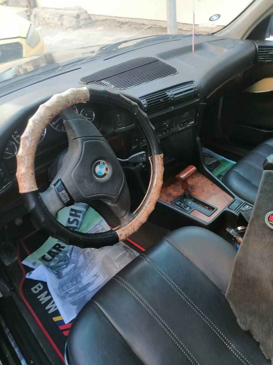 السلام عليكم..
بي ام دبليو حجم 25 اصل مسكر فانوس.
موديل 91.
كير مكينه حدادية كامله.
رقم بغداد.
مداور مشروع وطني..
كشرها نظيف جدا فقط طخه بالجاملغ الخلفي مصلحه ع بارد مكفوله من الضربه القوية والعيب الشرعي..
تبريد عاطل مااعرف شبي..
شاشه سستم صوت.
تاير جديد.
فتحه شغاله.
مكان السيارة محافظة الديوانية قضاء الحمزة الشرقي..
السعر جدا مناسب 47 واتساب ***********
