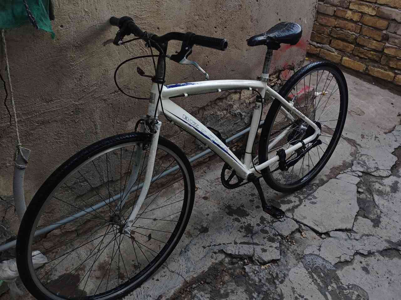 سلام عليكم بايسكل المنيوم للبيع حجم 26
كير 7 نمر 
مابي اي نقص بريكات شغالة 
يتحمل اوزان ثقيلة لحد 135kg
السعر (70) بي مجال 
العنوان البياع الرسالة الثانية 
للتواصل ***********
