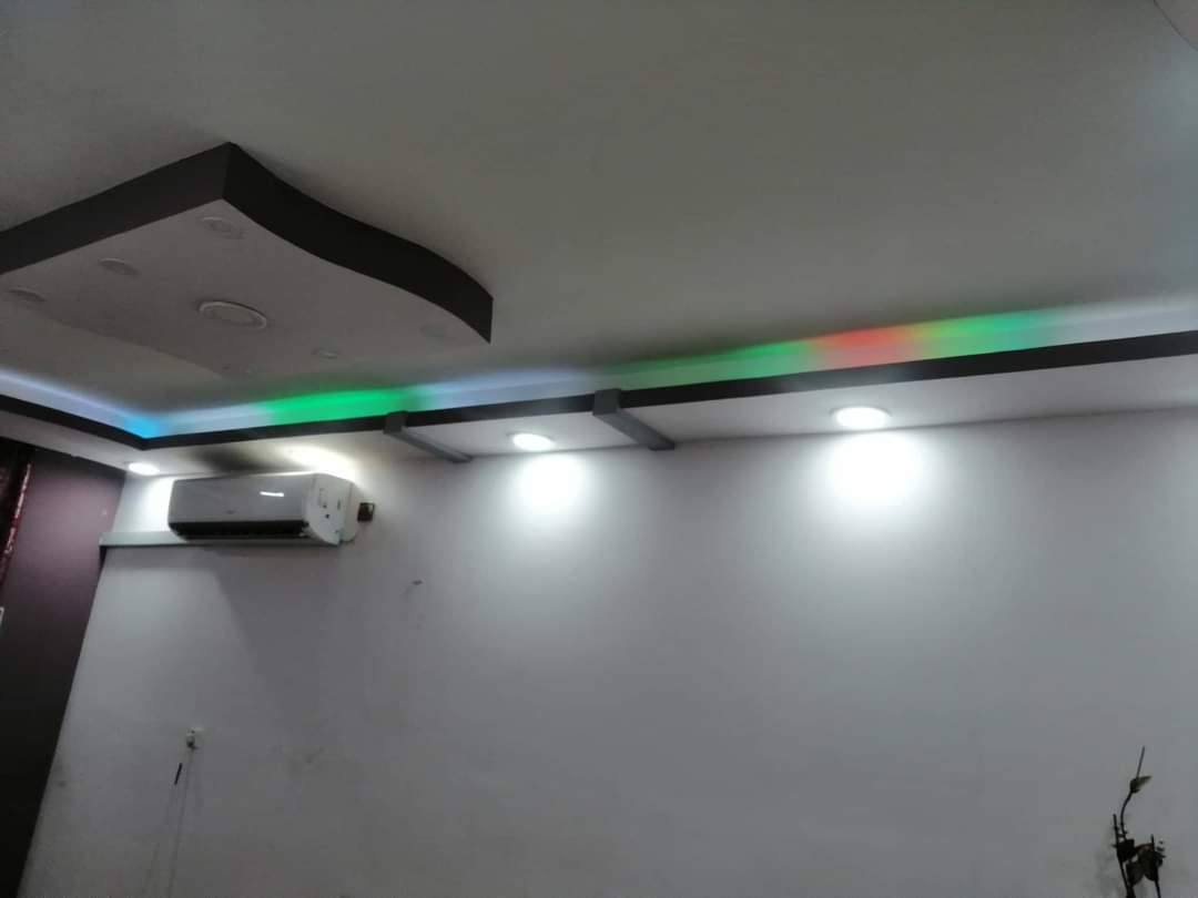 السلام عليكم الدار للبيع او للمراوس
المكان الدورة مقابل شارع ابو طيارة 
شارع نسائم النخيل بالوسط 
زراعي سند 25
من المناطق  المشمولة بقرار التطويب 
نقص الواجهة فقط 
كلشي قريب يمك مخضر اسواق افران 
حتى مستشفى 
المساحة 100 م
الواجهة 7.25 النزال 14 
يحتوي على 4 غرف نوم
مطبخ وحولي واستقبال 
وحمامات عدد 2 وتواليت خارجي 
عرض الشارع 10 م 
الدار بدون دلالية 
العقار باسمنا 
السعر على الخاص 
للاستفسار الاتصال على ***********
