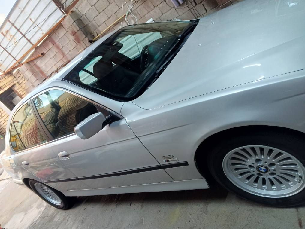 السلام عليكم 
E39
صقر موديل 2000 اصل 25دبل فانوس 
بيها محرك لوك قبل فتره مبدل 28دبل فانوس 
كير كفاله صبغ عام فقط بدون ضربه 
صدر وحداديه ومشط لوك قبل اسبوعين بدلتهن 
تخم تاير جديد  السياره بلاديه من الطول للطول وما بيها ولا جطل  سلايت ٣طكات 
تبريد ثلج تدفئه فول 
تراكشن Absكله شغال 
كروز سرعه تحكم ستيرن شاشه كار بلي كامرا خلفيه
السياره ما بيها نقص برغي شرط التحويل أو الوكاله للبيع او المراوس حسب القناعه السعر 98ورقه وبيها مجال بسيط مكاني ميسان للاستفسار الاتصال على *********** عمارة, ميسان
