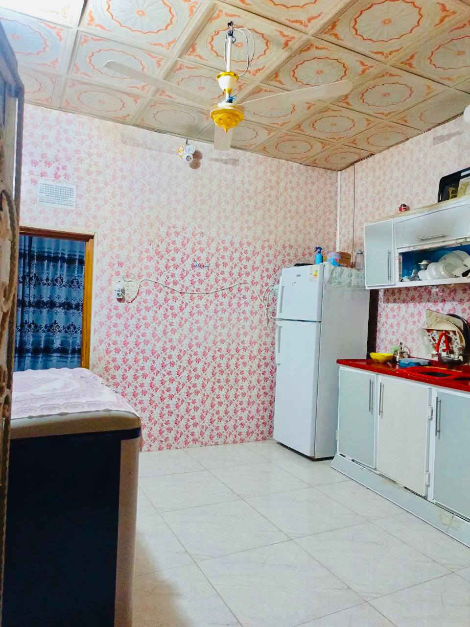 السلام عليكم
دار 110متر للبيع اساس تجعيب بناء بلوك سقف عكاده يحتوي على غرفه وصاله ومطبخ واستقبال وحمام داخلي وخارجي تشاريف سطح كامل 
العنوان:شارع المطار القديم -الفرع المقابل اسواق عسوله يبعد عن الشارع 40متر
السعر: (32)وبي مجال
***********
***********
