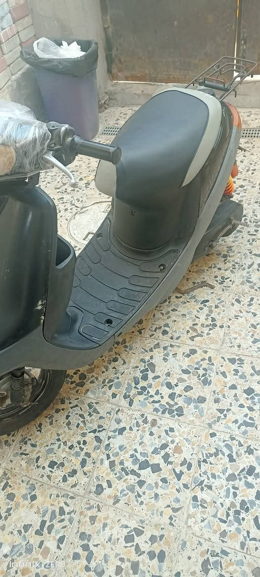 سلام عليكم للبيع دراجه بطه الشاصي بي فطر وملحوم مكينه ناعمه قفل ستيرن قفل اكسل قفل جنطه تايرات جدد كهربائيات كله شغاله السعر 125قفل  مكاني حي السلام ***********
