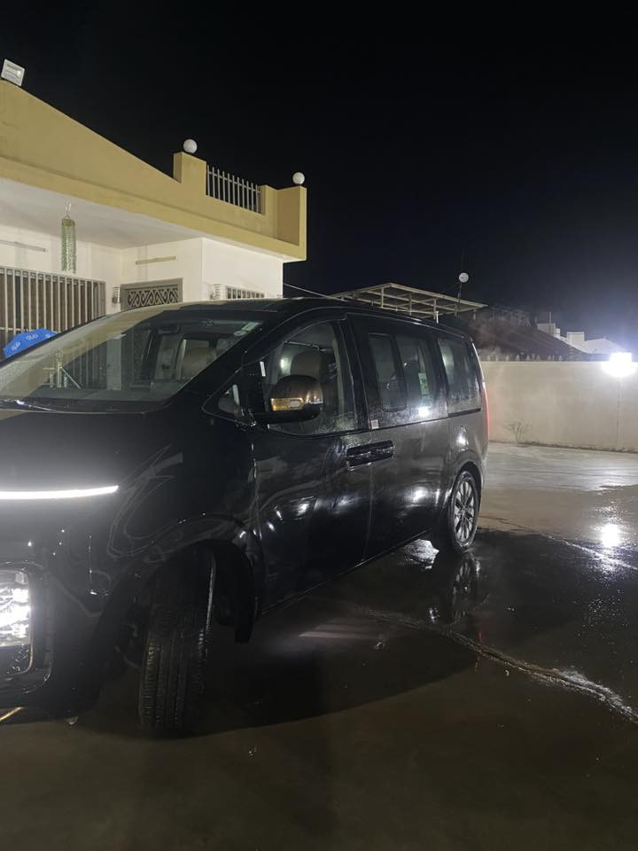 سلام عليكم
ستاريا 

موديل ٢٠٢٣

ماشي٤٩

فول فول 

***********
