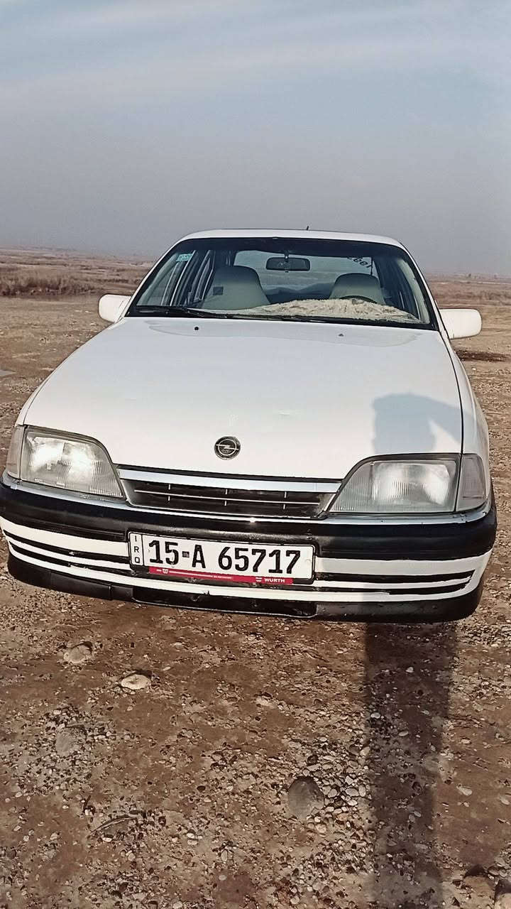 السلام عليكم اوميكه للبيع موديل 93 مكفوله من ظربه كلهامكفوله رقم انكلزي سنويه لل 28  كابون بنزين موجود السعر /40/وبيها مجال للطيبين ***********
