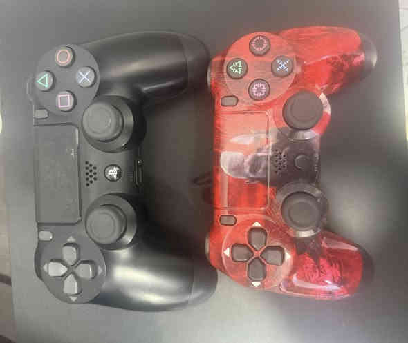 سلام و عليكم
بلي فور سلم اونلاين ذاكره 500
نضام 13.2
شرط النضافه ما مفتوح ولا مصلح الجهاز حيل نضيف 
ما صارلي اسبوع من اخذته كل ملحقاته موجوده ويا قرص جي تي اي و يو بي اس اصلي كله كامل دبل جويستك السعر 350الف مكاني كربلاء بوبيات للتواصل ***********
