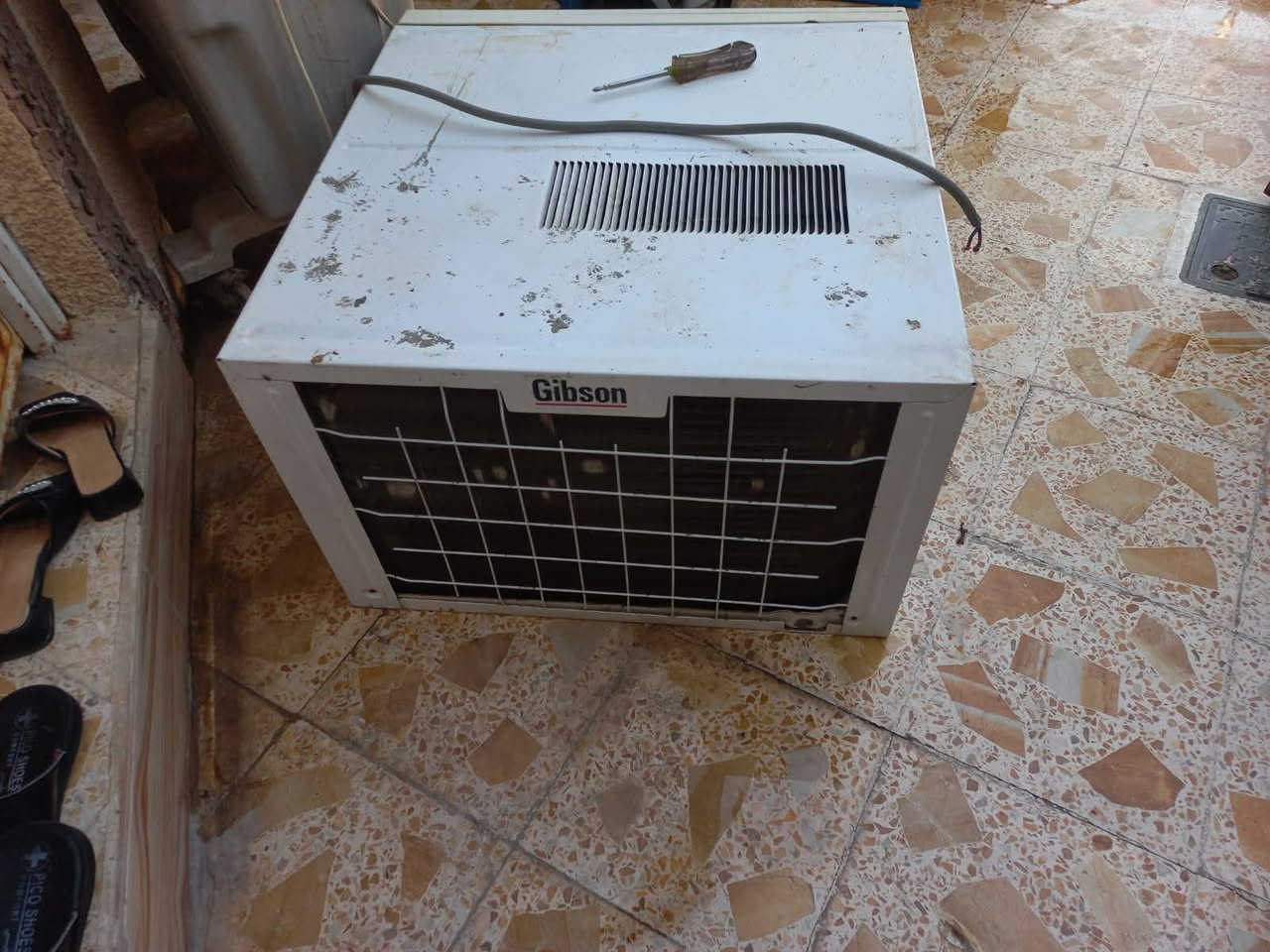 السلام عليكم ورحمة الله وبركاته 
للبيع 
مكيف جبسون 2طن حار بارد شغال نضيف 
تفحص يلا تاخذة العنوان بعقوبة التحرير شارع الحسينة 
سعرة 250 بي مجال أن شاء الله للاستفسار ***********
