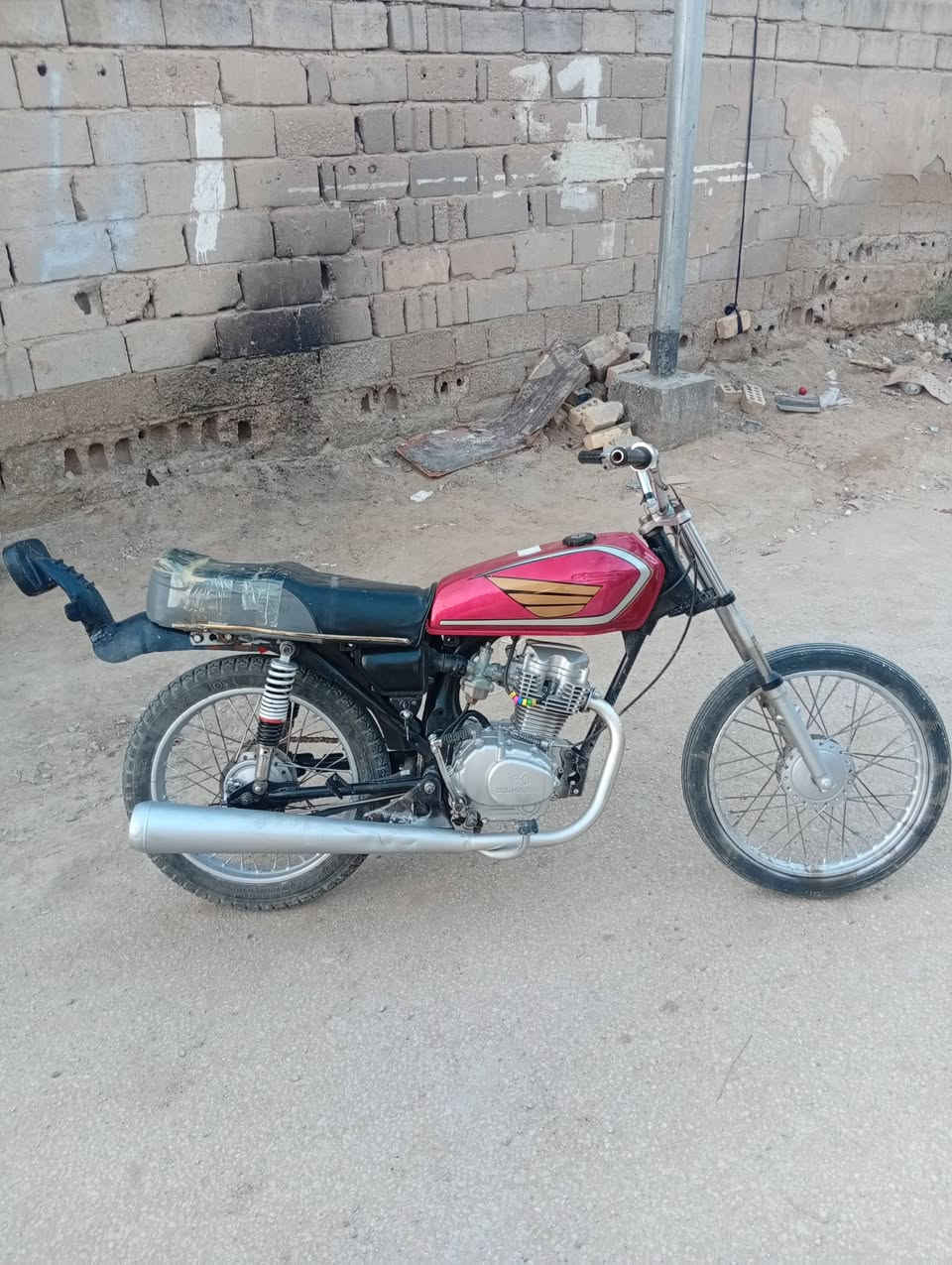 السلام عليكم درجه البيع
مكينه نامه ٢١ 
و شاصي نامه ٢١ 
كلك كلك كلك 
البيع مستعجل  عليها كلش 
و السعر 250و بيه مجال 
***********
