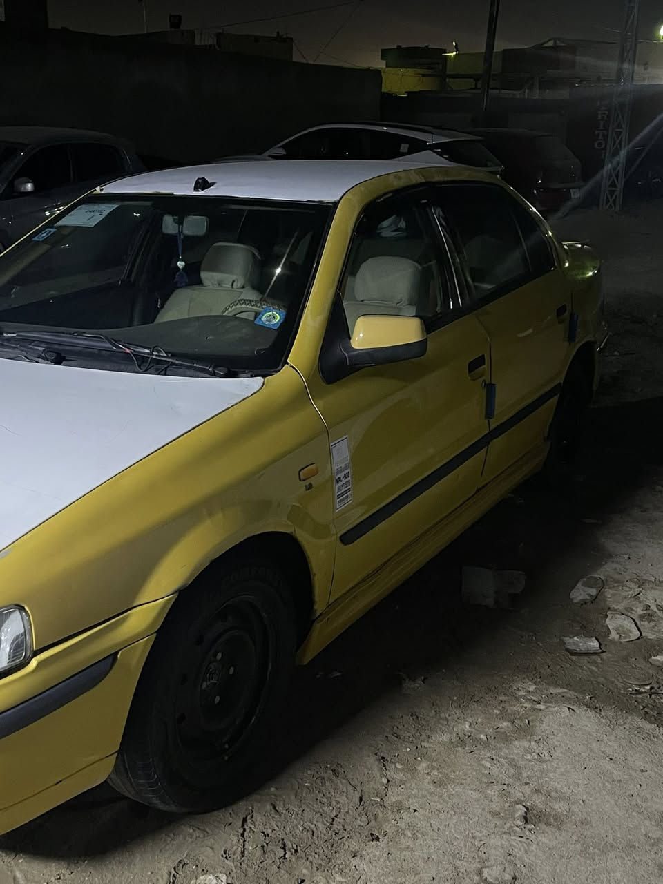 السلام عليكم سمند للبيع موديل 2011 رقم بغداد دولي  تبريد ثلج مكينه تنقص  كل15 يوم لتر مكينه فرنسي كهربائيات كلها شغاله كير جديد تخم تاير جديد صدر جديد باتري جديد رايدها 25 قفل *********** واذا اكو مراوس بافبو انطي فرق
