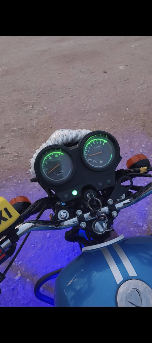 سلام عليكم دايوان نفخ مكينه 150
 موديل 22 كفاله عامه أوراق أصولي
 أي نقص مابيه سعر   1750 وبيه مجال قليل 
شراي ينتصل *********** وبيه خير ويدلل
