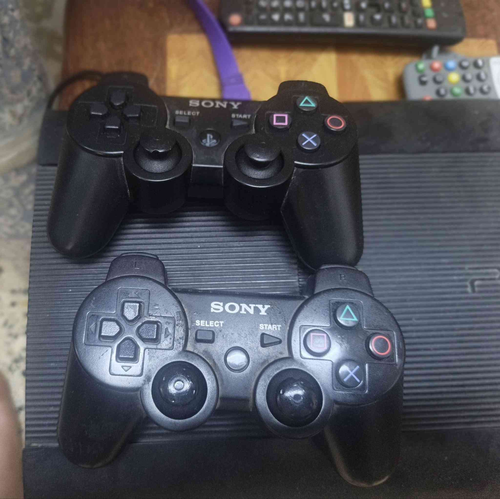 جهاز ps3 Super Slim مع الالعاب واشهر الالعاب الموجودة بل صورة و 16 حساب وتكدر تحذف وتضيف و هوه مهكر العاب تكدر تنزل  و يجي ويا 2 يدات تجارية  وسعر 135 وبي مجاللل، مع يجي كيبلات كاملة+شاحنة يدات. وبي مكتبة العاب و gta5 و gta san و gta4 و بي ريدد ردمشن 1 وبي سنايبر اليت وبيس 2022 محورة و ماين كرافت the walking dead وسونك و بلاك اوبس 2 و باتل فيلد 4 وبي فيفا 19 وبي العاب سيارت


**إذا كنت صاحب هذا الإعلان وتريد حذفه لأي سبب، رجاءا أرسل رسالة إلى الدعم الفني**