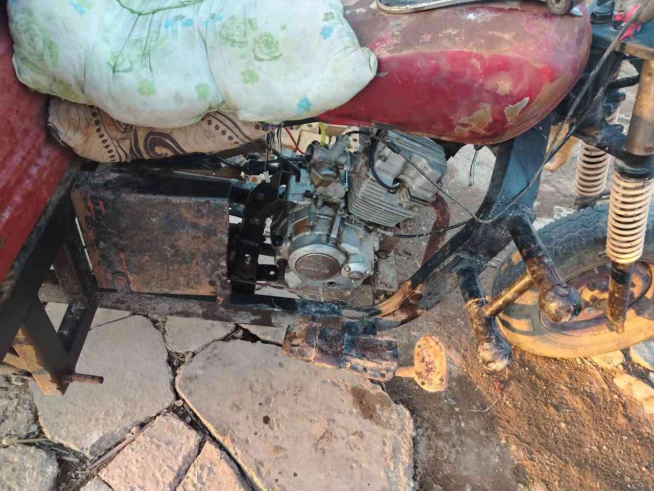 ستوته دايون مكينه و شاصي مكفوله باتري وضفيره كرهبائيات كله جديده امس شاده تشتغل سلف السعر ٥٥٠ الف مكاني الكوت البتار *********** أوراقه تالفه عندي اتعهد من السرقه و العشائر ستوته خير من الله مال عيشه والله
