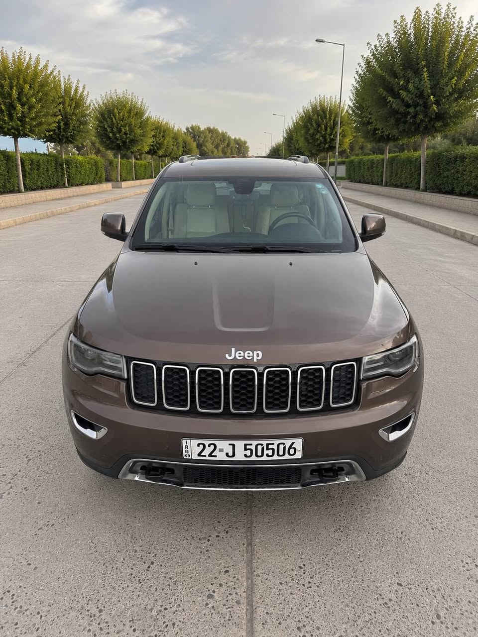 جيب گراند شيروكي 2018 (خليجي وكالة هارلم)
فول مواصفات 4x4 Limited Plus 

دفع رباعي ، بانوراما ، 3 شاشات ، كشنات تبريد و تدفئة ، حساسات امامي و خلفي ، شاشة كار بلي

كفالة عامة بدون حادث بدون صبغ بدون تبديل
حتى الدعاميات بشرط ماشية قليل 57 فقط
سيارة جديدة كلش و متصرف دينار عليهة

كلشي بيهه بشرط كير ومحرك وكهربائيات وصدر بدون نقص برغي

رقم وسنوية وهزة جديدة بأسمي 
مكاني اربيل 
السعر ( 258 ورقة ) وبيهه مجال للشراي

***********
*********** أربيل, العراق
