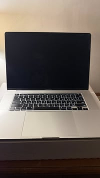 Macbook pro 2019 Core i9 Amd 5500 4gb 1 TB Hard 16 GB Ram Battery: Nor...