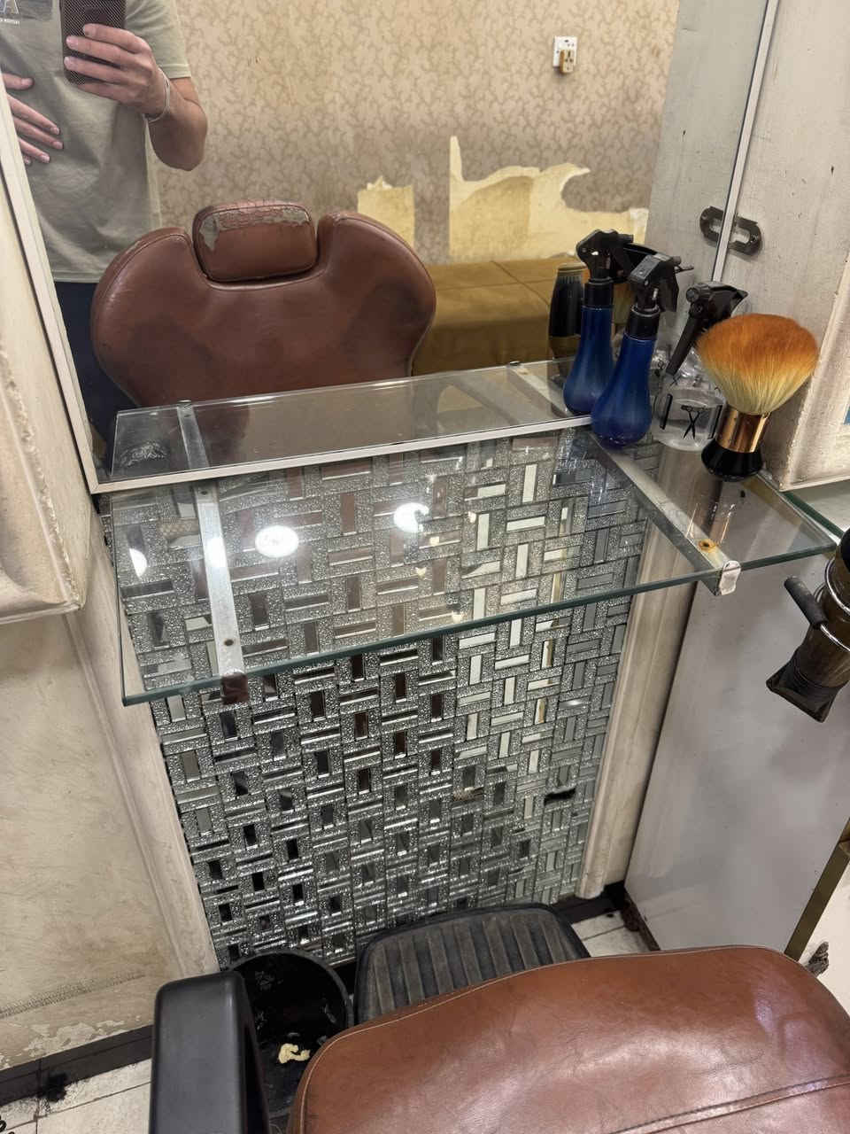 السلام عليكم
عندي 3 مريات و3 ميوز و3 رفوف وبعد عندي هم اغراض للبيع بغداد مدينة الصدر لتفيده يراسلني وبخدمة


**إذا كنت صاحب هذا الإعلان وتريد حذفه لأي سبب، رجاءا أرسل رسالة إلى الدعم الفني**