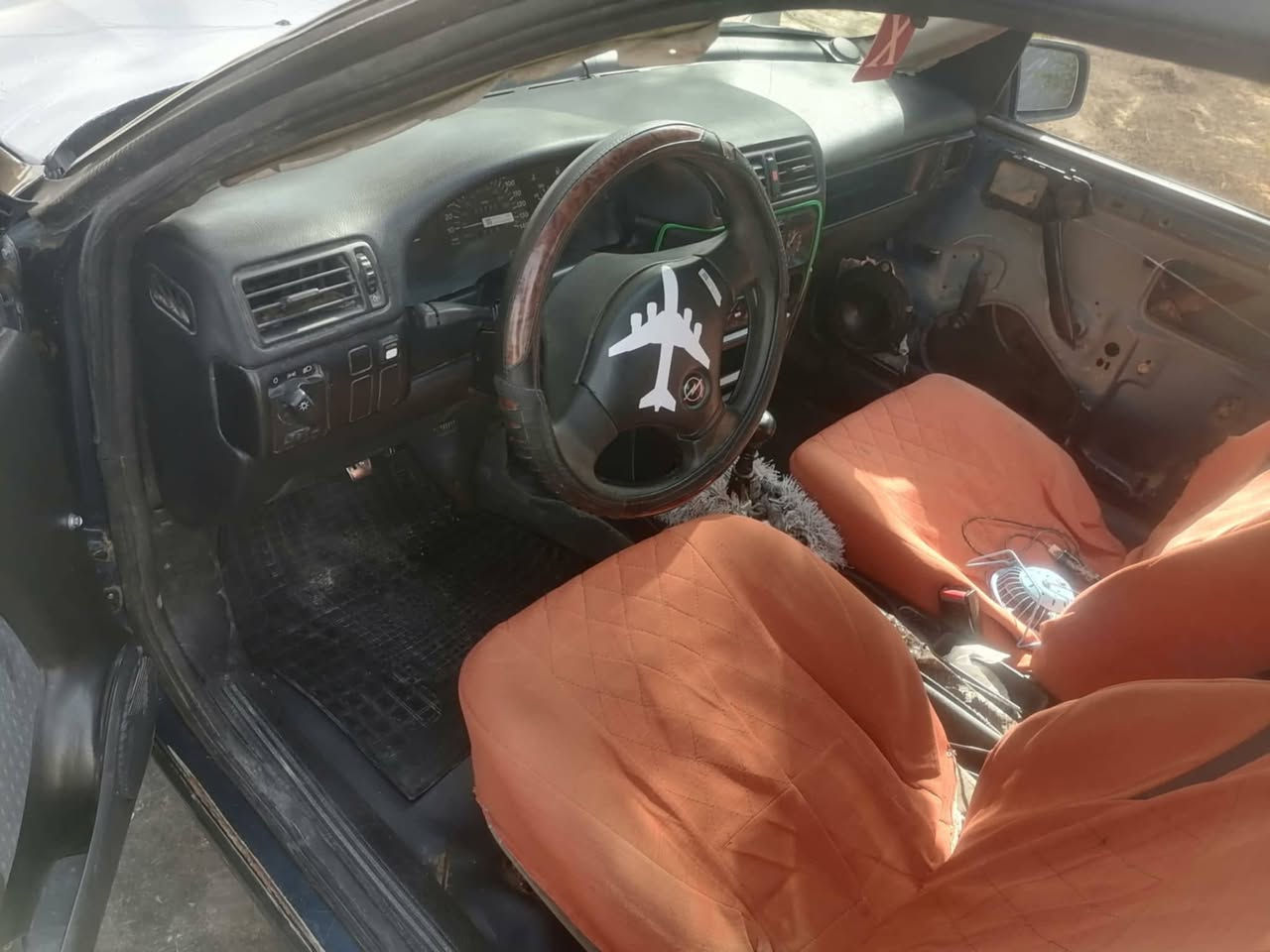 فكترا  رقم انبار  دولي تحويل ثاني يوم. محرك 1800.سياره كير محرك شرط مكفوله من الضربه وااسياره جاهزه   مكانه حديثه  السعر 22.وبيه مجال    ***********
